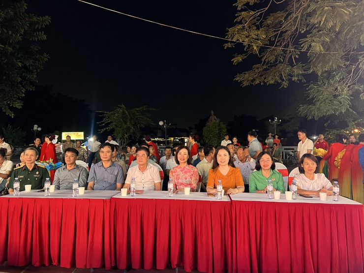 Xã Ngọc Hồi tưng bừng tổ chức chương trình nghệ thuật   kỷ niệm 71 năm Ngày Giải phóng Thủ đô(10/10/1954 – 10/10/2025) Chào mừng thành công Đại hội đại biểu MTTQ Việt Nam và các tổ chức chính trị - xã hội xã Ngọc Hồi nhiệm kỳ 2025-2030.- Ảnh 1.