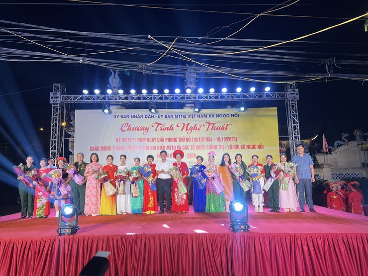 Xã Ngọc Hồi tưng bừng tổ chức chương trình nghệ thuật   kỷ niệm 71 năm Ngày Giải phóng Thủ đô(10/10/1954 – 10/10/2025) Chào mừng thành công Đại hội đại biểu MTTQ Việt Nam và các tổ chức chính trị - xã hội xã Ngọc Hồi nhiệm kỳ 2025-2030.- Ảnh 4.