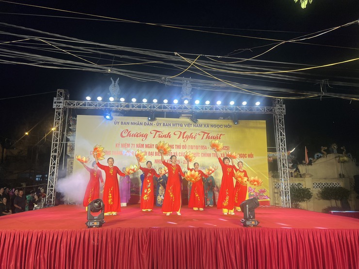 Xã Ngọc Hồi tưng bừng tổ chức chương trình nghệ thuật   kỷ niệm 71 năm Ngày Giải phóng Thủ đô(10/10/1954 – 10/10/2025) Chào mừng thành công Đại hội đại biểu MTTQ Việt Nam và các tổ chức chính trị - xã hội xã Ngọc Hồi nhiệm kỳ 2025-2030.- Ảnh 7.