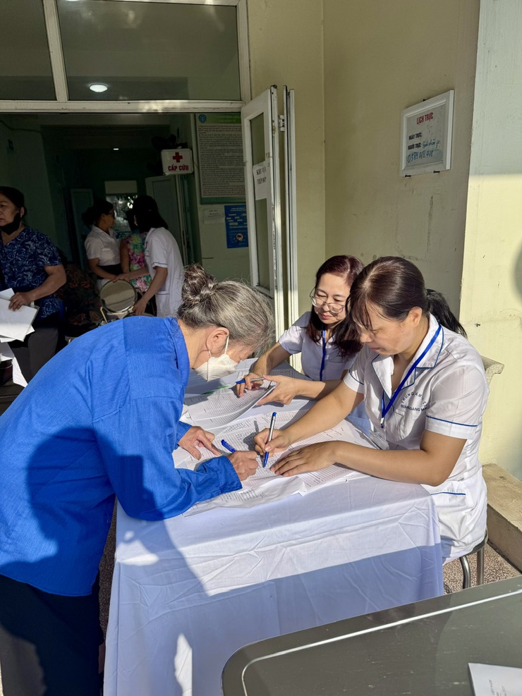 Phường Lĩnh Nam tổ chức Lễ phát động tháng hành động vì người cao tuổi Việt Nam năm 2025.- Ảnh 2.