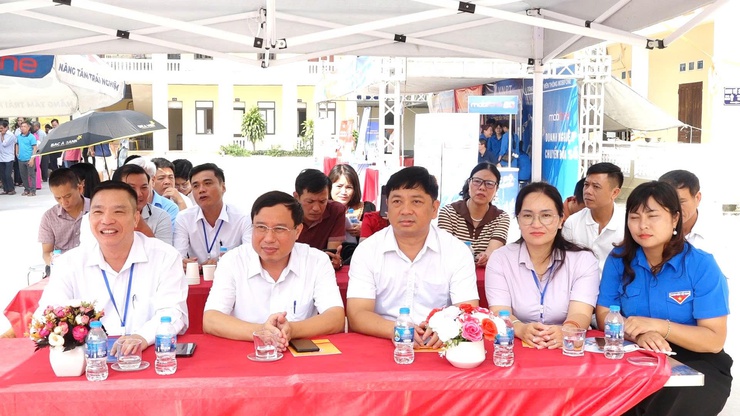Lễ phát động ngày hội toàn dân học tập số và ngày chuyển đổi số quốc gia năm 2025; kỷ niệm 71 năm ngày giải phóng thủ đô( 10/10/1954-10/10/2025)- Ảnh 4.