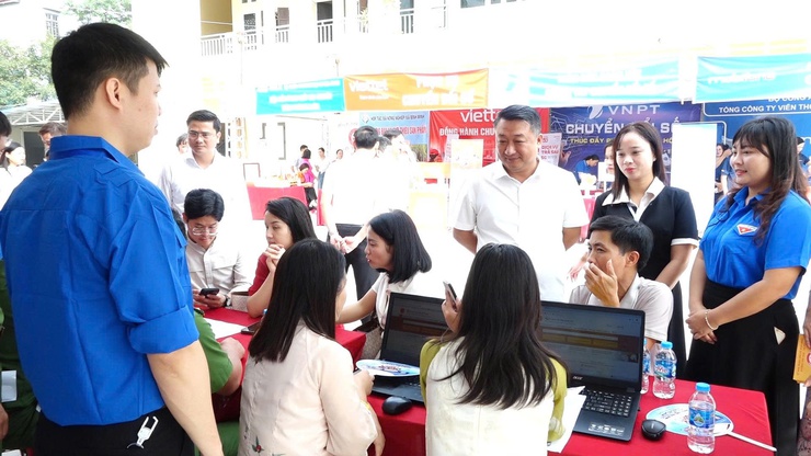 Lễ phát động ngày hội toàn dân học tập số và ngày chuyển đổi số quốc gia năm 2025; kỷ niệm 71 năm ngày giải phóng thủ đô( 10/10/1954-10/10/2025)- Ảnh 11.