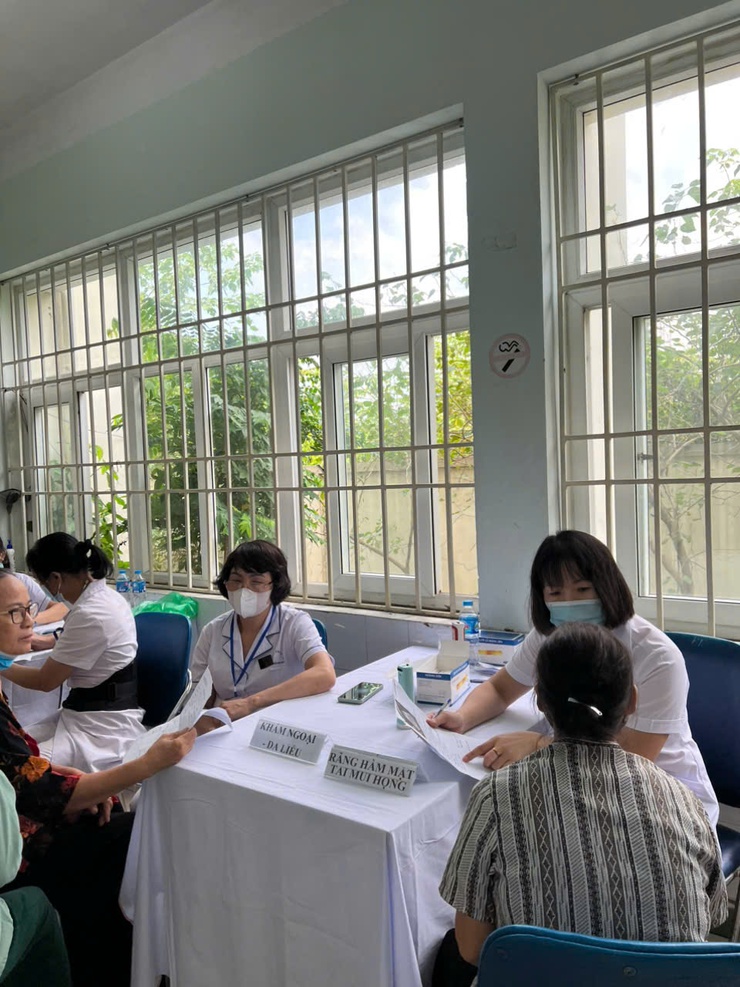 Phường Lĩnh Nam tổ chức Lễ phát động tháng hành động vì người cao tuổi Việt Nam năm 2025.- Ảnh 4.