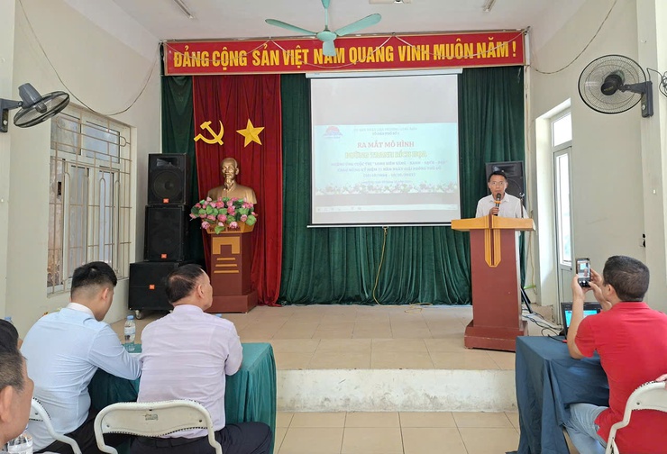 Tổ dân phố số 1 phường Long Biên ra mắt mô hình “Sáng – Xanh – Sạch – Đẹp”- Ảnh 1.