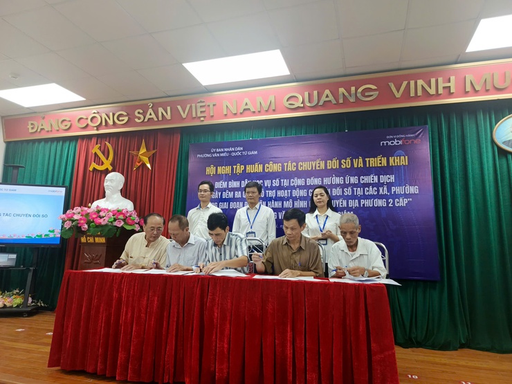 Ra quân chiến dịch “45 ngày đêm hỗ trợ hoạt động chuyển đổi số” và triển khai “Điểm Bình dân học vụ số tại cộng đồng”- Ảnh 3.