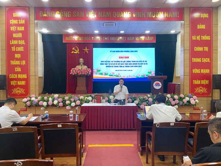 UBND phường Long Biên tổ chức Hội nghị Giao ban BCĐ 197 phường và lực lượng tham gia bảo vệ an ninh trật tự cơ sở về kết quả thực hiện các nhiệm vụ trong quý III/2025 và triển khai nhiệm vụ trọng tâm 03 tháng cuối năm 2025- Ảnh 3.