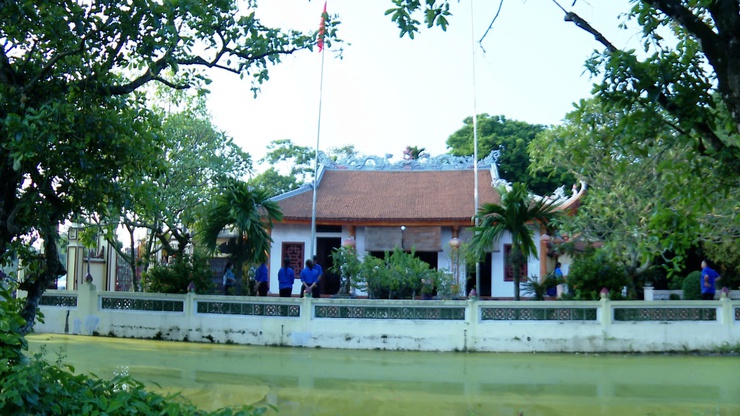 Đoàn xã Ứng Hoà tổ chức hoạt động về nguồn, thăm "địa chỉ đỏ" tại Đình làng Hoà Chanh- Ảnh 8.