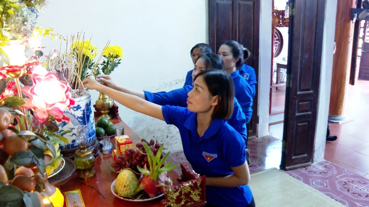 Đoàn xã Ứng Hoà tổ chức hoạt động về nguồn, thăm "địa chỉ đỏ" tại Đình làng Hoà Chanh- Ảnh 7.
