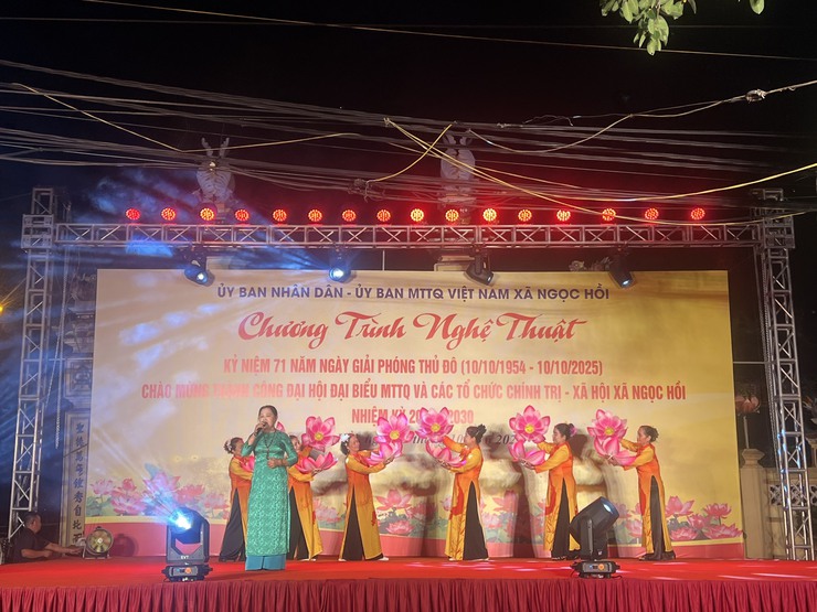 Xã Ngọc Hồi tưng bừng tổ chức chương trình nghệ thuật   kỷ niệm 71 năm Ngày Giải phóng Thủ đô(10/10/1954 – 10/10/2025) Chào mừng thành công Đại hội đại biểu MTTQ Việt Nam và các tổ chức chính trị - xã hội xã Ngọc Hồi nhiệm kỳ 2025-2030.- Ảnh 8.