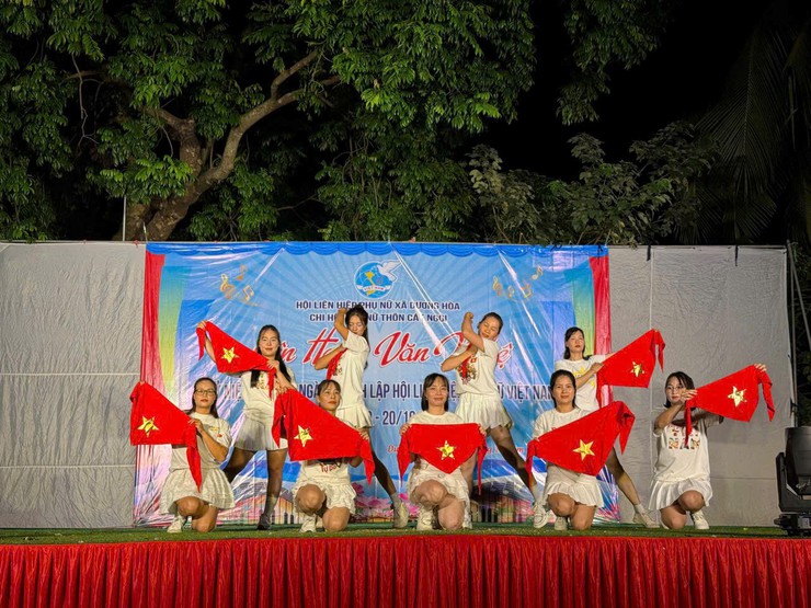 Các Chi hội Phụ nữ trên địa bàn xã sôi nổi tổ chức hoạt động kỷ niệm chào mừng Ngày Phụ nữ Việt Nam 20/10- Ảnh 10.