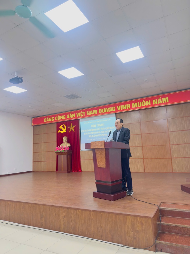 PHƯỜNG LĨNH NAM TĂNG CƯỜNG TUYÊN TRUYỀN, PHỔ BIẾN KIẾN THỨC VỀ BẢO VỆ MÔI TRƯỜNG, HƯỞNG ỨNG CHIẾN DỊCH SÁNG - XANH - SẠCH - ĐẸP TRÊN ĐỊA BÀN PHƯỜNG- Ảnh 4.