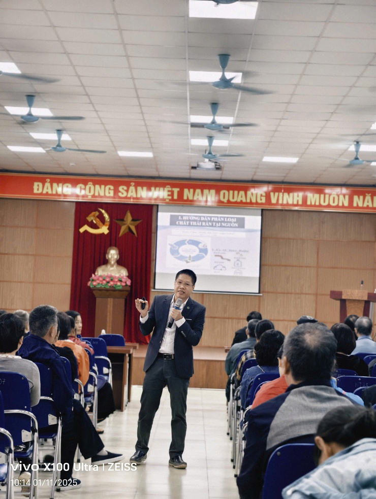 PHƯỜNG LĨNH NAM TĂNG CƯỜNG TUYÊN TRUYỀN, PHỔ BIẾN KIẾN THỨC VỀ BẢO VỆ MÔI TRƯỜNG, HƯỞNG ỨNG CHIẾN DỊCH SÁNG - XANH - SẠCH - ĐẸP TRÊN ĐỊA BÀN PHƯỜNG- Ảnh 10.