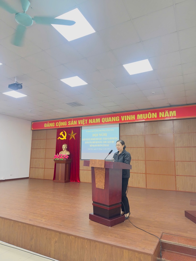 PHƯỜNG LĨNH NAM TĂNG CƯỜNG TUYÊN TRUYỀN, PHỔ BIẾN KIẾN THỨC VỀ BẢO VỆ MÔI TRƯỜNG, HƯỞNG ỨNG CHIẾN DỊCH SÁNG - XANH - SẠCH - ĐẸP TRÊN ĐỊA BÀN PHƯỜNG- Ảnh 5.