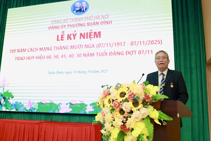 Xuân Đỉnh: 45 đảng viên được trao Huy hiệu Đảng đợt 7/11- Ảnh 3.