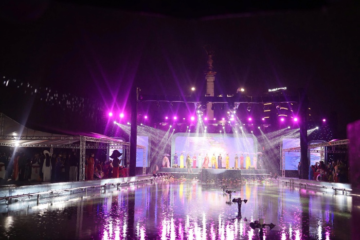 Lung linh sắc Việt trong chương trình Áo dài Fashion Show - Ảnh 5.