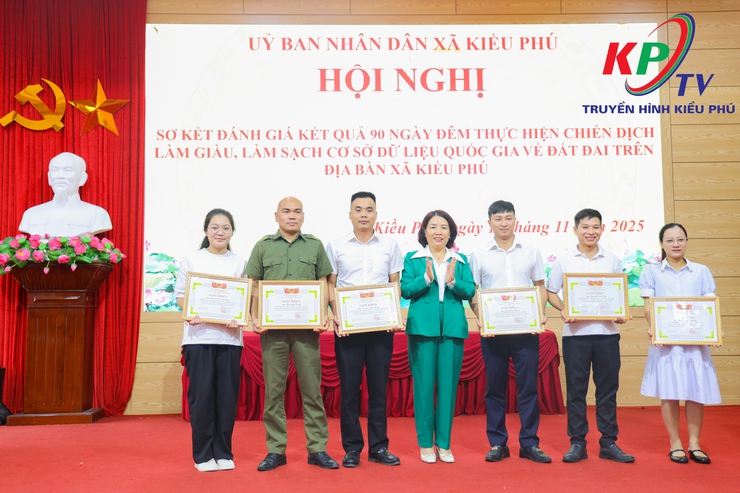 UBND xã Kiều Phú tổ chức hội nghị đánh giá việc triển khai thực hiện tiến độ Chiến dịch “90 ngày đêm làm sạch dữ liệu quốc gia về đất đai”- Ảnh 6.