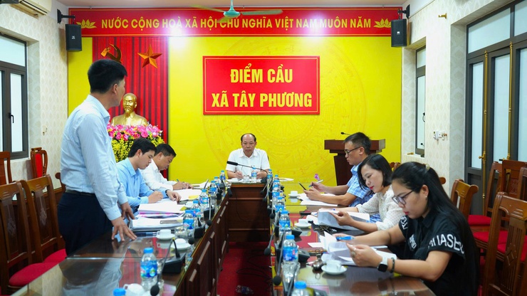 UBND XÃ TÂY PHƯƠNG TỔ CHỨC HỘI NGHỊ NGHE BÁO CÁO CÔNG TÁC CHUẨN BỊ CƯỠNG CHẾ THU HỒI ĐẤT DỰ ÁN CỤM CÔNG NGHIỆP LÀNG NGHỀ HỮU BẰNG- Ảnh 1.