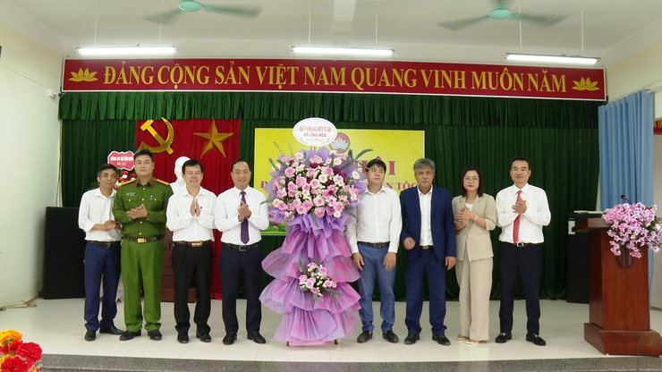 ĐỒNG CHÍ NGUYỄN TIẾN THIẾT – BÍ THƯ ĐẢNG ỦY XÃ ỨNG HÒA DỰ NGÀY HỘI ĐẠI ĐOÀN KẾT TOÀN DÂN TỘC TẠI THÔN CUNG THUẾ.- Ảnh 1.