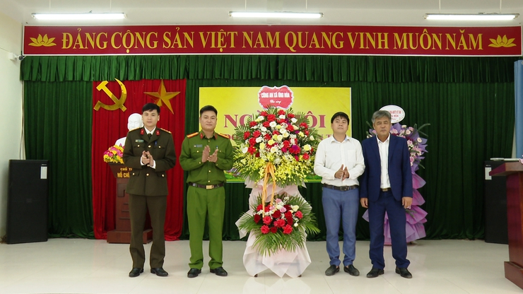 ĐỒNG CHÍ NGUYỄN TIẾN THIẾT – BÍ THƯ ĐẢNG ỦY XÃ ỨNG HÒA DỰ NGÀY HỘI ĐẠI ĐOÀN KẾT TOÀN DÂN TỘC TẠI THÔN CUNG THUẾ.- Ảnh 2.