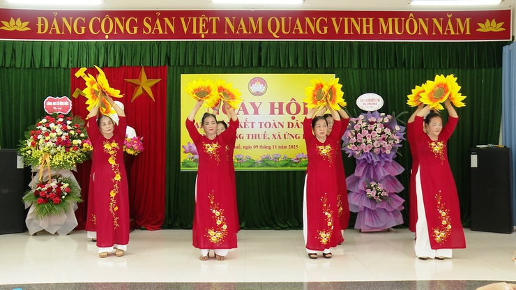 ĐỒNG CHÍ NGUYỄN TIẾN THIẾT – BÍ THƯ ĐẢNG ỦY XÃ ỨNG HÒA DỰ NGÀY HỘI ĐẠI ĐOÀN KẾT TOÀN DÂN TỘC TẠI THÔN CUNG THUẾ.- Ảnh 7.