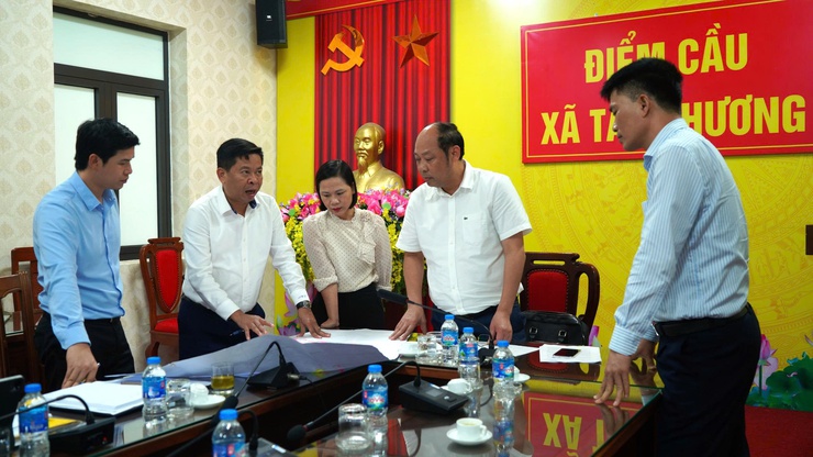 UBND XÃ TÂY PHƯƠNG TỔ CHỨC HỘI NGHỊ NGHE BÁO CÁO CÔNG TÁC CHUẨN BỊ CƯỠNG CHẾ THU HỒI ĐẤT DỰ ÁN CỤM CÔNG NGHIỆP LÀNG NGHỀ HỮU BẰNG- Ảnh 4.