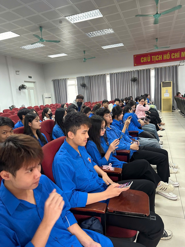 Phường Phú Diễn đẩy mạnh tuyên truyền pháp luật hưởng ứng Ngày Pháp luật Việt Nam- Ảnh 5.