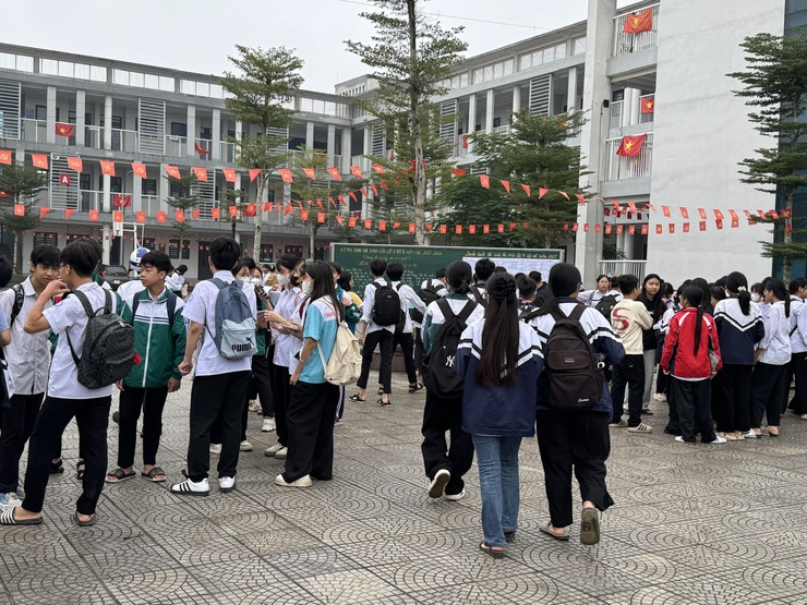 XÃ PHÚ XUYÊN TỔ CHỨC KỲ THI CHỌN HỌC SINH GIỎI LỚP 9 ĐỢT 2 NĂM HỌC 2025–2026
- Ảnh 4.