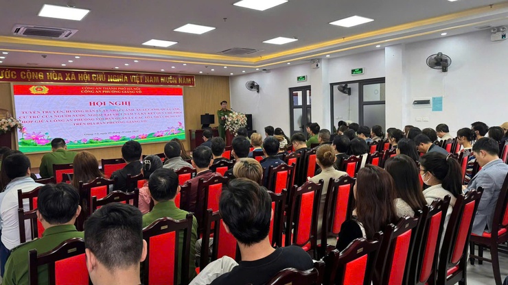 Phường Giảng Võ: Hội nghị tuyên truyền, hướng dẫn luật nhập cảnh, xuất cảnh, quá cảnh, cư trú của người nước ngoài- Ảnh 2.