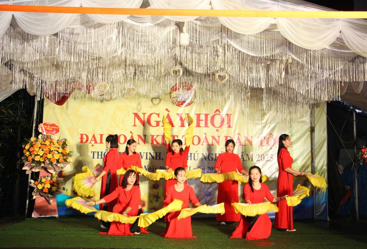 Thôn Phú Vinh tổ chức Ngày hội Đại đoàn kết toàn dân tộc năm 2025 trong không khí vui tươi, đầm ấm- Ảnh 2.