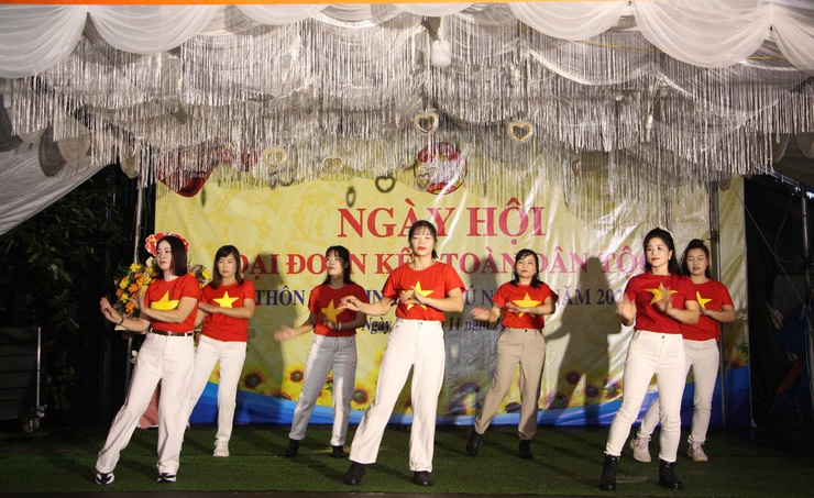 Thôn Phú Vinh tổ chức Ngày hội Đại đoàn kết toàn dân tộc năm 2025 trong không khí vui tươi, đầm ấm- Ảnh 3.