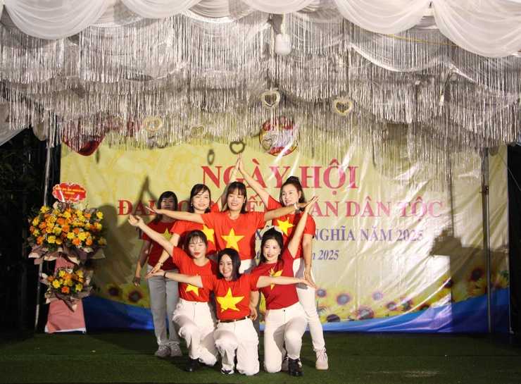 Thôn Phú Vinh tổ chức Ngày hội Đại đoàn kết toàn dân tộc năm 2025 trong không khí vui tươi, đầm ấm- Ảnh 4.