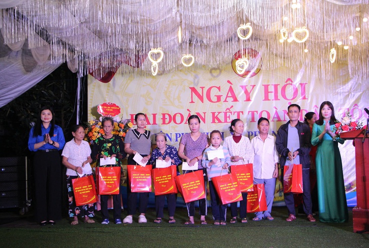 Thôn Phú Vinh tổ chức Ngày hội Đại đoàn kết toàn dân tộc năm 2025 trong không khí vui tươi, đầm ấm- Ảnh 10.