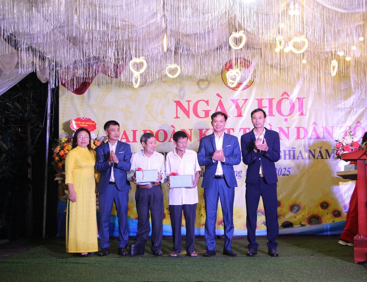 Thôn Phú Vinh tổ chức Ngày hội Đại đoàn kết toàn dân tộc năm 2025 trong không khí vui tươi, đầm ấm- Ảnh 11.