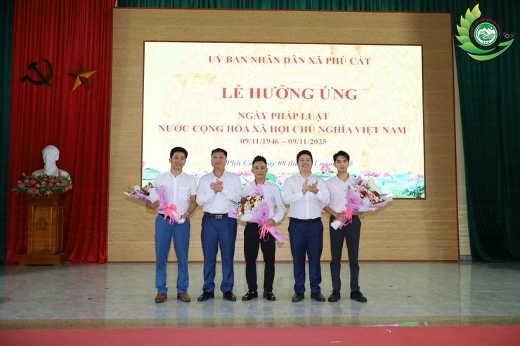 Xã Phú Cát tổ chức kỷ niệm ngày pháp luật nước cộng hòa xã hội chủ nghĩa việt nam (9/11)- Ảnh 4.