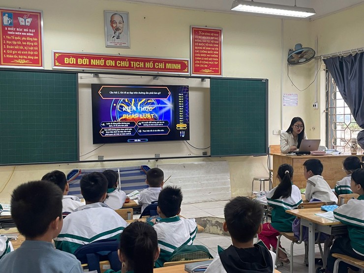 Các trường học trên địa bàn xã Phú Xuyên tích cực hưởng ứng Ngày Pháp luật Việt Nam năm 2025
- Ảnh 3.