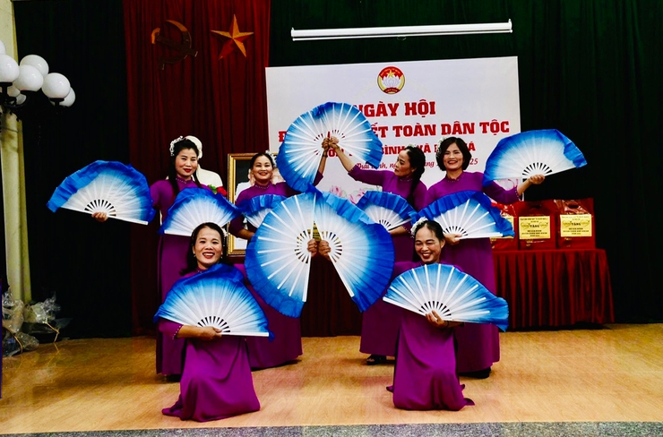 Thôn Thái Bình vui ngày hội Đại đoàn kết trao tặng quà cho các hộ khó khăn- Ảnh 7.
