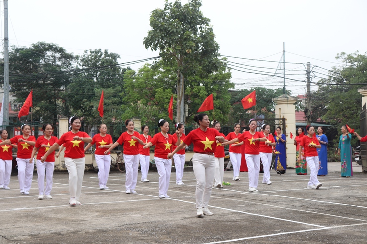 NGÀY HỘI ĐẠI ĐOÀN KẾT TOÀN DÂN TỘC KHU DÂN CƯ THÔN VẠN ĐIỂM NĂM 2025- Ảnh 1.