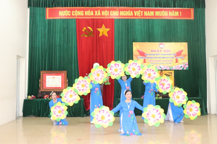 NGÀY HỘI ĐẠI ĐOÀN KẾT TOÀN DÂN TỘC KHU DÂN CƯ THÔN VẠN ĐIỂM NĂM 2025- Ảnh 3.