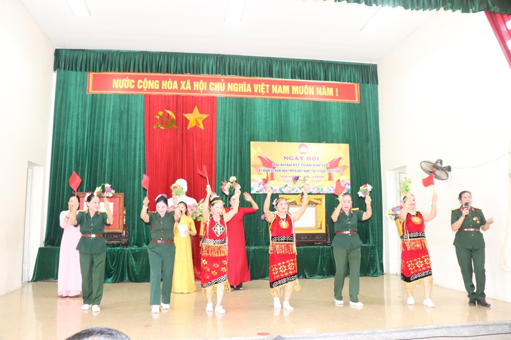 NGÀY HỘI ĐẠI ĐOÀN KẾT TOÀN DÂN TỘC KHU DÂN CƯ THÔN VẠN ĐIỂM NĂM 2025- Ảnh 4.