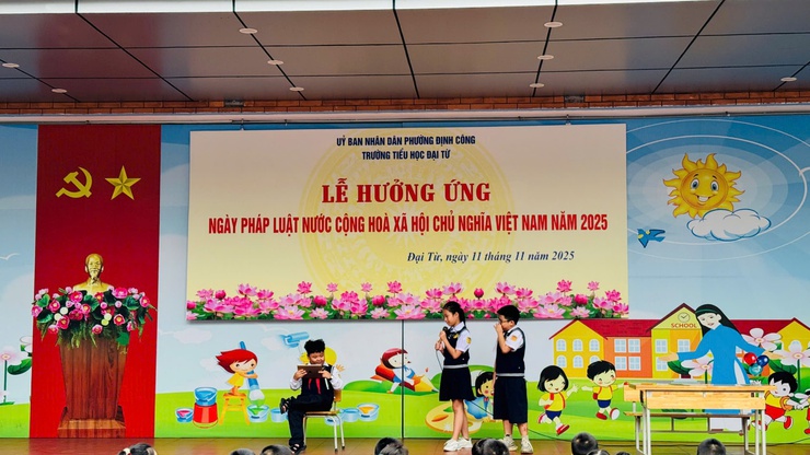 TRƯỜNG TIỂU HỌC ĐẠI TỪ TỔ CHỨC HOẠT ĐỘNG HƯỞNG ỨNG NGÀY PHÁP LUẬT VIỆT NAM NĂM 2025- Ảnh 2.