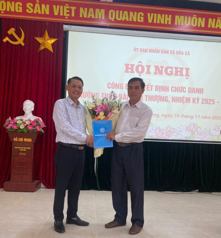 UBND XÃ HOÀ XÁ CÔNG BỐ VÀ TRAO QUYẾT ĐỊNH CÔNG NHẬN NGƯỜI TRÚNG CỬ CHỨC DANH TRƯỞNG THÔN NHIỆM KỲ 2025 – 2028- Ảnh 3.