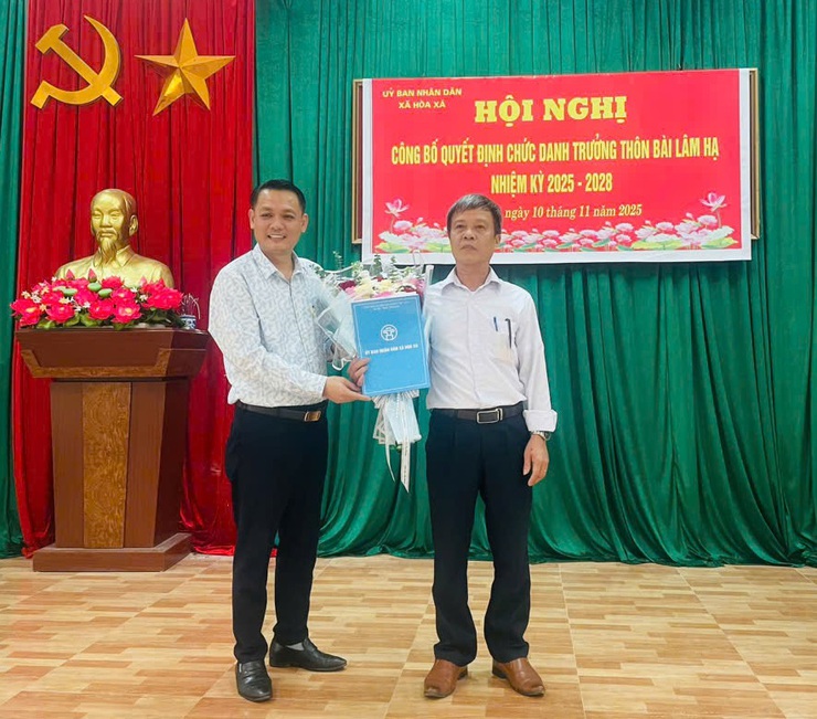 UBND XÃ HOÀ XÁ CÔNG BỐ VÀ TRAO QUYẾT ĐỊNH CÔNG NHẬN NGƯỜI TRÚNG CỬ CHỨC DANH TRƯỞNG THÔN NHIỆM KỲ 2025 – 2028- Ảnh 2.