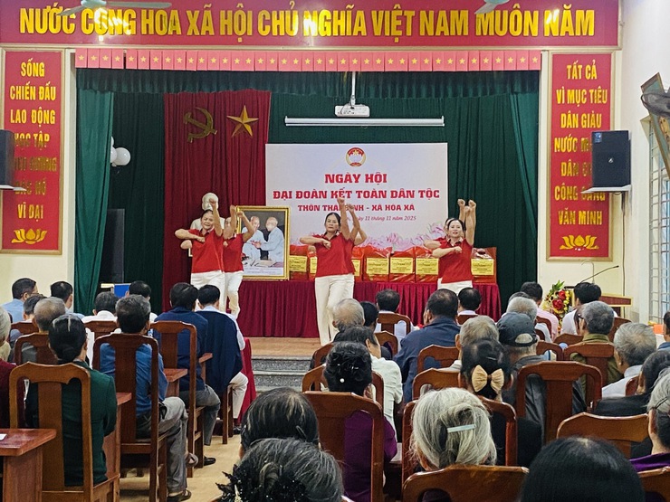 Thôn Thái Bình vui ngày hội Đại đoàn kết trao tặng quà cho các hộ khó khăn- Ảnh 6.