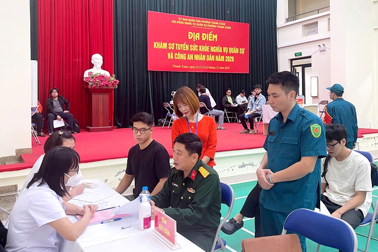 Hội đồng nghĩa vụ quân sự phường Thanh Xuân tổ chức sơ tuyển sức khỏe nghĩa vụ quân sự năm 2026- Ảnh 1.