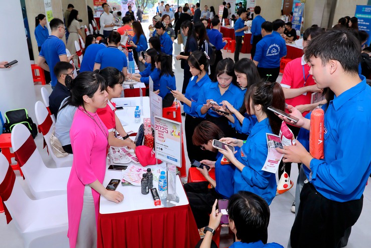 Ngày hội tư vấn và giao dịch việc làm phường Cầu Giấy: Đưa chính sách đến gần người dân- Ảnh 16.