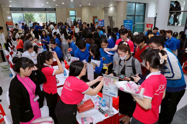 Ngày hội tư vấn và giao dịch việc làm phường Cầu Giấy: Đưa chính sách đến gần người dân- Ảnh 18.