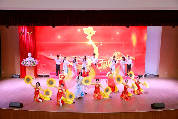 Ngày hội tư vấn và giao dịch việc làm phường Cầu Giấy: Đưa chính sách đến gần người dân- Ảnh 3.