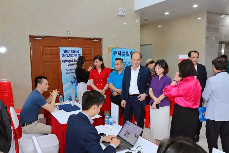 Ngày hội tư vấn và giao dịch việc làm phường Cầu Giấy: Đưa chính sách đến gần người dân- Ảnh 20.