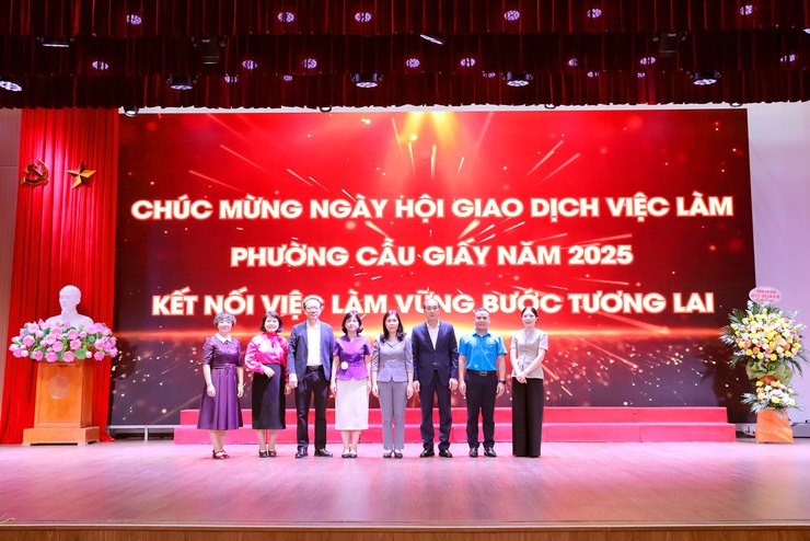 Ngày hội tư vấn và giao dịch việc làm phường Cầu Giấy: Đưa chính sách đến gần người dân- Ảnh 13.