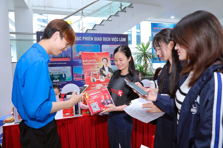 Ngày hội tư vấn và giao dịch việc làm phường Cầu Giấy: Đưa chính sách đến gần người dân- Ảnh 21.
